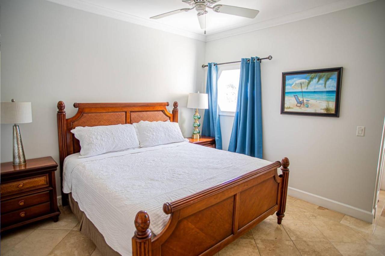 Villa Renaissance Unit 205 Grace Bay Beach Bagian luar foto